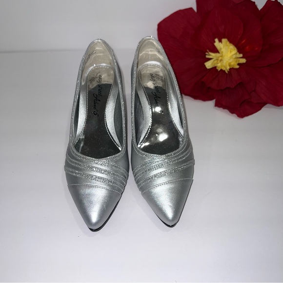 Easy Street Alive 5 Sliver With Glittery Straps Pointed Pump Shoes - Size 7W - Picture 4 of 14